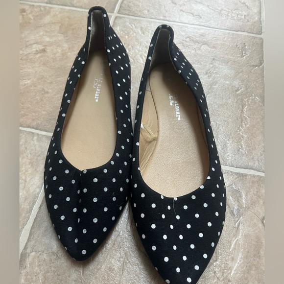 Charles Albert New York Size 9 Flats - Picture 1 of 3